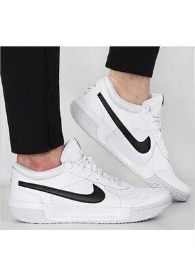 Nike Mens M Zoom Court Lite 3 Sneaker